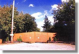 Eingangstor auf das Grundstück der Häuser Eingangstor auf das Grundstück der Häuser