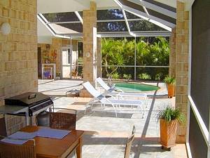 Pooldeck vom Einfamilienhaus