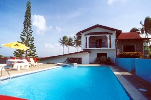 Pool vom Ferienhaus auf Tobago