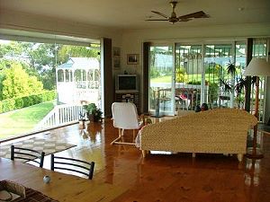 Wohnhaus mit groer Terrasse