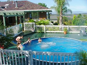 Wohnhaus mit Pool in Croydon