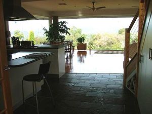 Blick zur Terrasse vom Wohnhaus