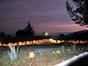 Ferienanlage am Abend