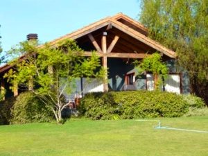 Haus Ferienhaus mit Gstehaus am See Lago Rapel in Chile