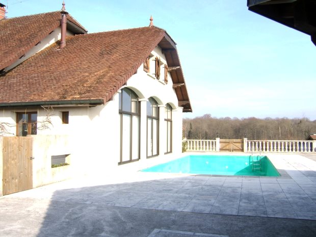 Landhaus mit Pool und See in Frankreich zum Kauf