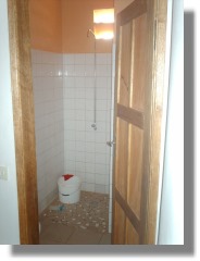 Duschbad vom Bungalow Ferienhaus bei Mboro