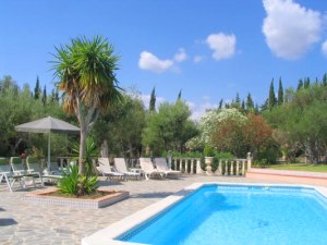 Pool der Villa in Ronda