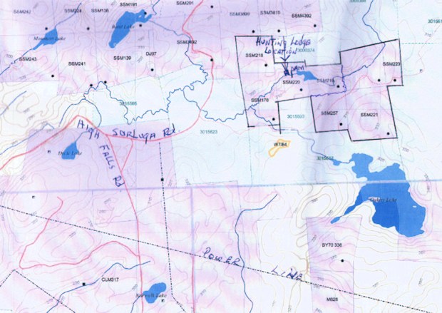 Grundstcke bei Wawa mit kleinem See in Ontario Kanada