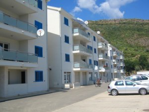 Wohnhaus mit Eigentumswohnungen in Bicici Budva