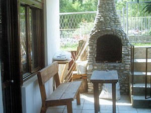 Grillofen vom Wohnhaus