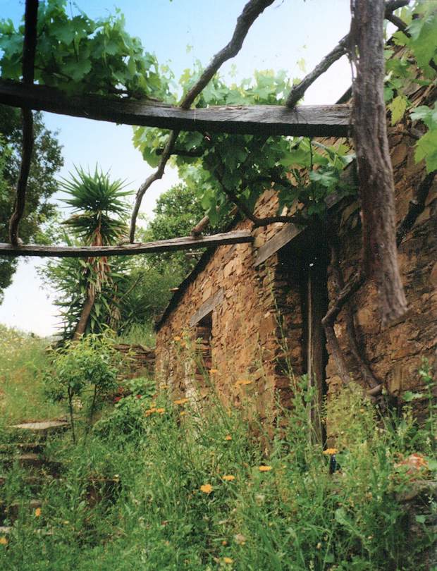Natursteinhaus auf dem Grundstück am See in Portugal Natursteinhaus auf dem Grundstück am See in Portugal