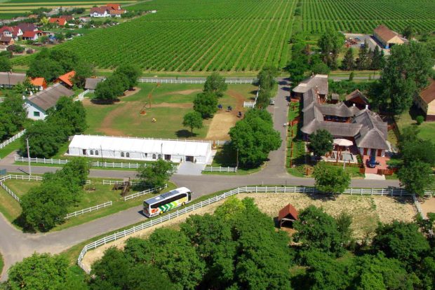 Csrda mit Reiterhof und Reitstall in Ungarn zum Kaufen