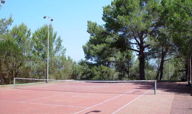 Tennisplatz der Luxus-Villa