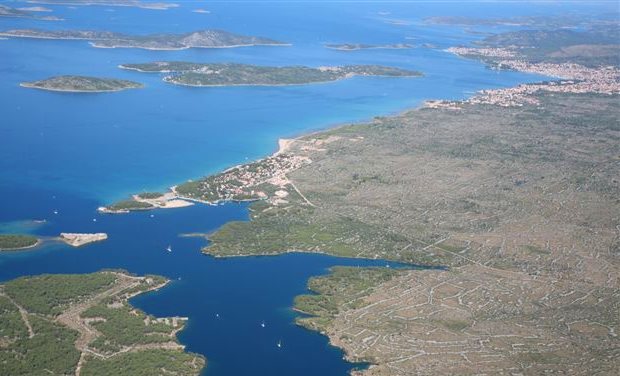 Grundstcke bei Jadrija am Meer