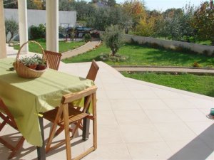 Terrasse vom Dreifamilienhaus in Kroatien