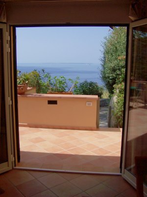 Ferienhuschen mit Terrase und Meerblick auf Elba