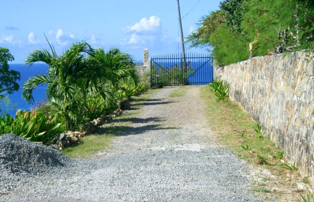 Eingang zum Grundstck des Ferienhauses