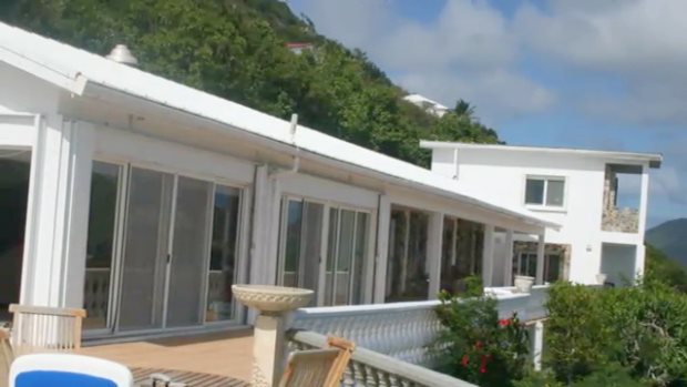 Seitenansicht vom Ferienhaus und Gstehaus