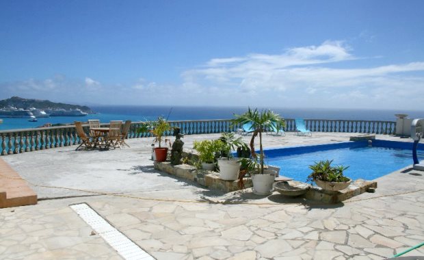 Pooldeck vom Ferienhaus auf Sint Maarten