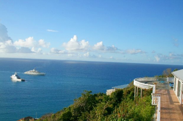Pooldeck und Meerblick vom Ferienhaus