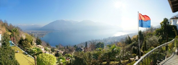Villa mit Seeblick auf den Lago Maggiore und Berge