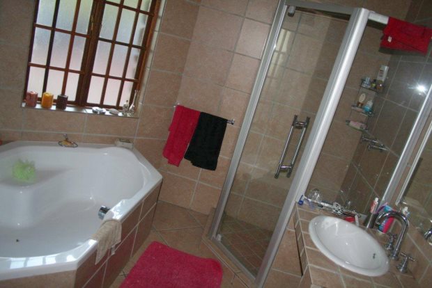 Badezimmer der Lodge bei Wapadrand Tierpoort Sdafrika