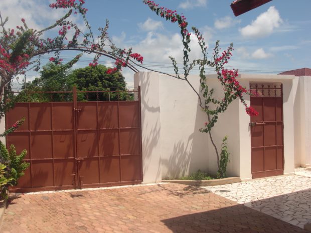 Eingangsbereich vom Grundst�ck der Ferienh�user