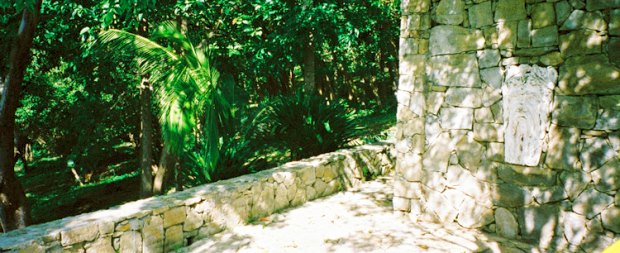 Villa mit Naturstein auf dem Grundst�ck