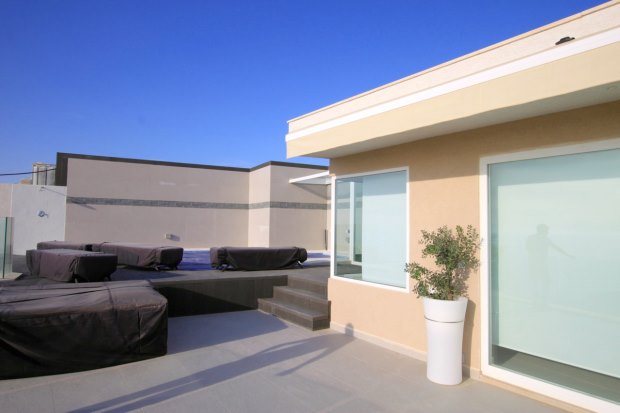 Terrasse einer Eigentumswohnung mit Meerblick auf Gozo