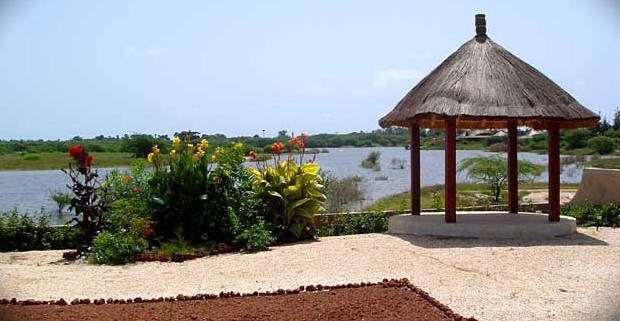 Ferienhuser in einer Lagune von Senegal