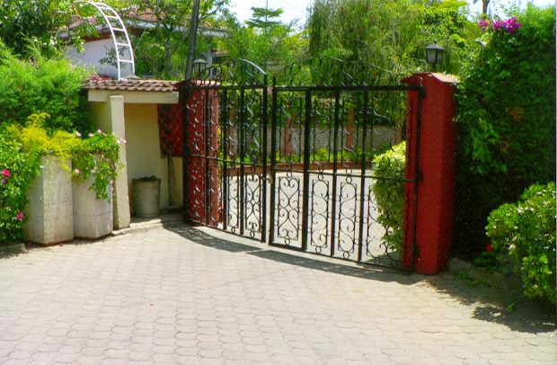 Eingangstor Grundstck vom Wohnhaus