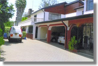 Wohnhaus Villa mit Gästehaus in Nairobi im Caledonia Estate