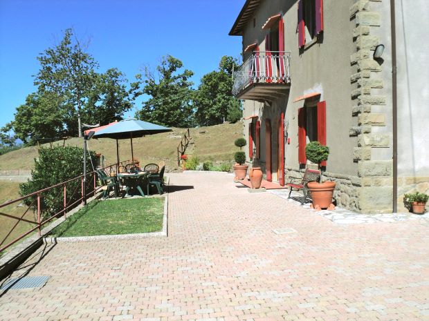 Terrasse der Villa in Barga Toskana