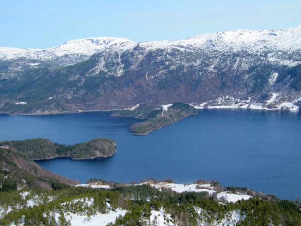 Grundstck der Ferienanlage am Fjord in Norwegen