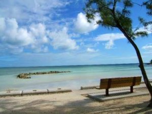 vor dem Haus der Strand und das Meer in Nassau