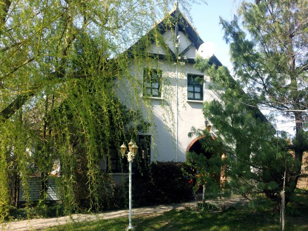 Ferienhaus mit Reetdach bei Budapest