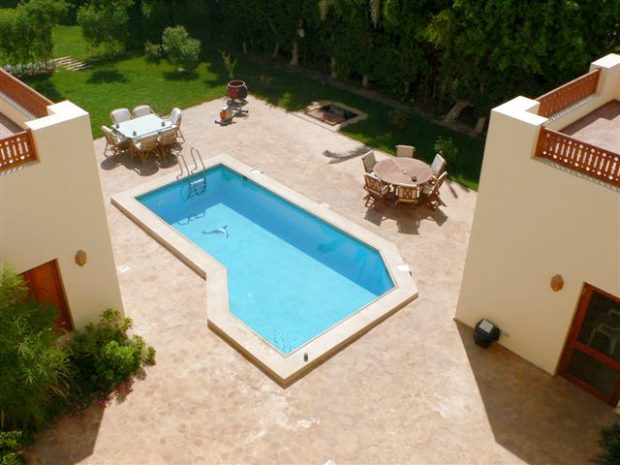 Pool-DeckTerrasse der Villa