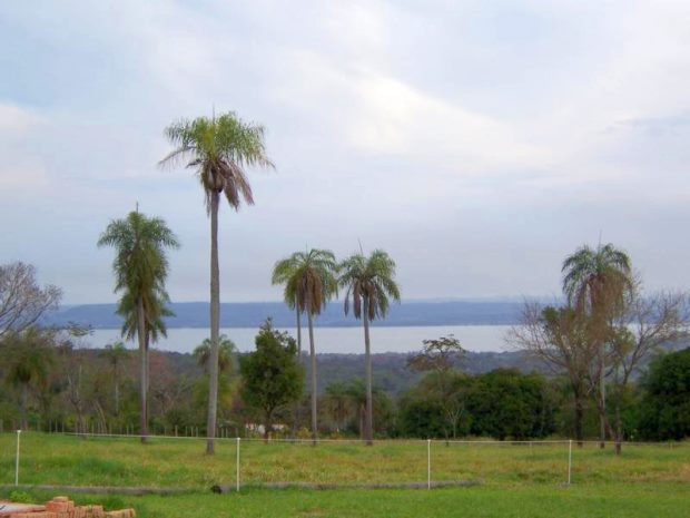 Wohnhaus mit Blick auf den Lago Ypacarai bei San Bernardino Wohnhaus mit Blick auf den Lago Ypacarai bei San Bernardino