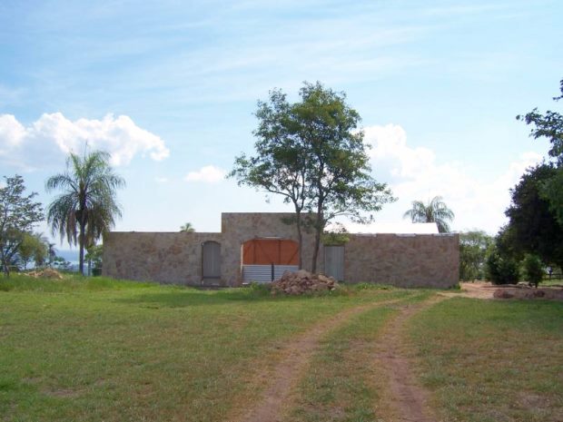 Wohnhaus im Rohbau in San Bernardino Cordillera Wohnhaus im Rohbau in San Bernardino Cordillera