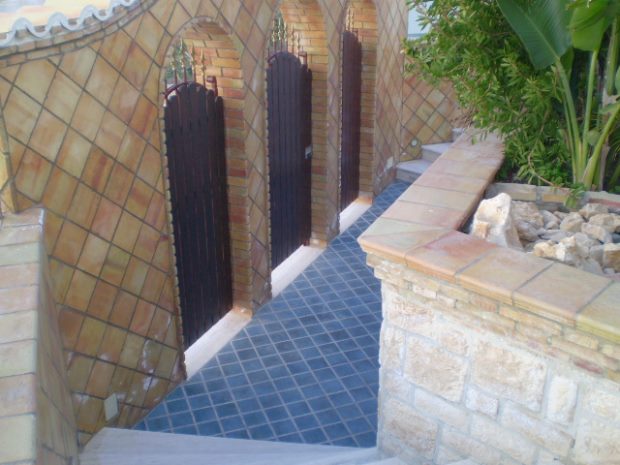 Eingangsbereich vom Grundst�ck der Villa