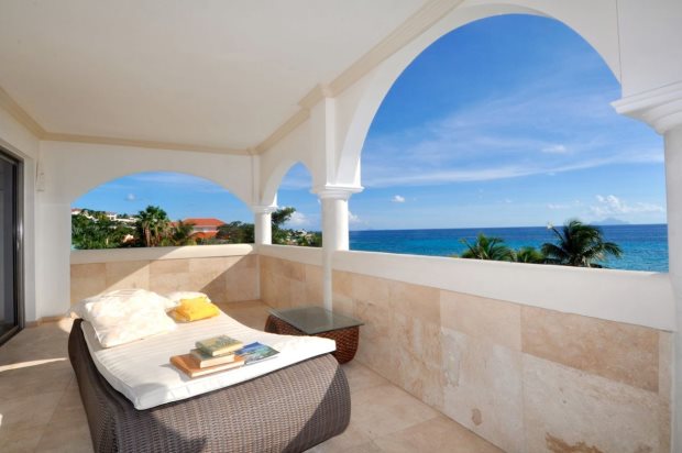 Balkon der Luxusvilla