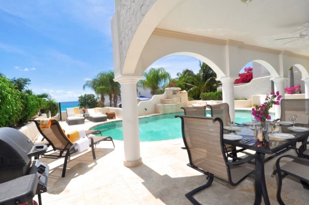 Terrasse Pooldeck der Luxusvilla