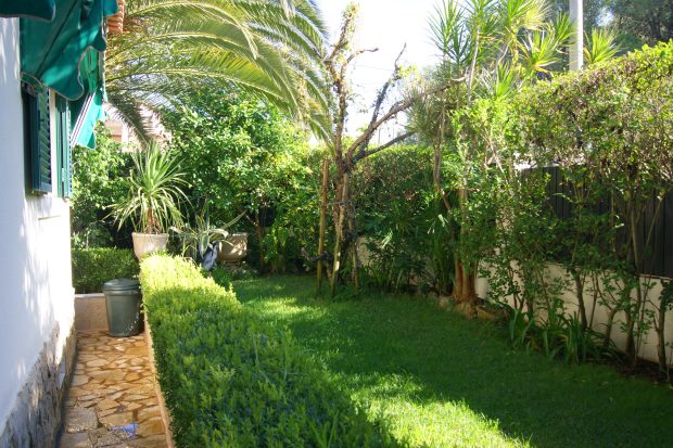 Grundstck Garten der Villa