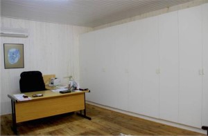 B�roraum der Villa mit Einbauschr�nken