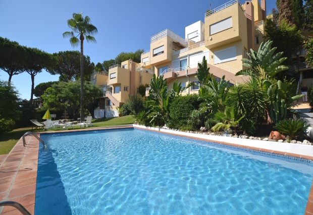 Gemeinschaftspool der Ferienwohnung in Nueva Andalucia Gemeinschaftspool der Ferienwohnung in Nueva Andalucia