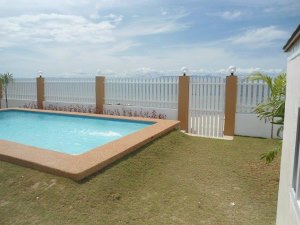 Pool vom Ferienhaus bei Moabol Cebu