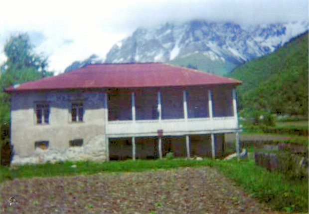 Ausbauhaus Ferienhaus in Mezeri Swanetien von Georgien