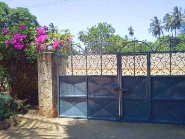 Eingangstor zum Grundstck der Villa