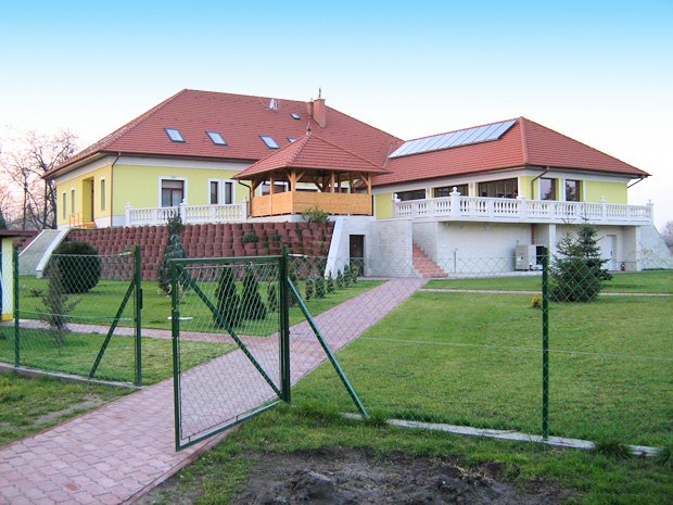 Einfamilienhaus mit groem Grundstck in Ungarn
