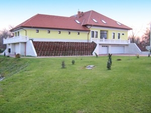 Wohnhaus mit groem Grundstck in Ungarn
